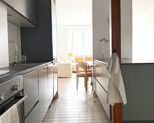 Flot møbleret lejlighed direkte til Søerne