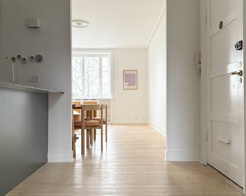 Flot møbleret lejlighed direkte til Søerne