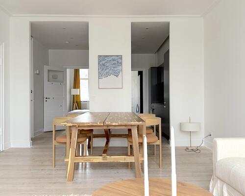 Flot møbleret lejlighed direkte til Søerne