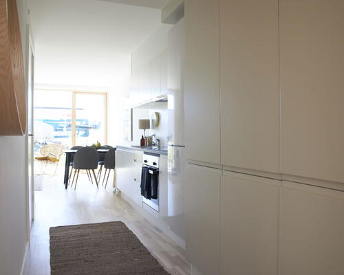 Optimal udnyttet 2 værelses bolig med stort badeværelse og altan. Optimal for dig, der er over 50 år