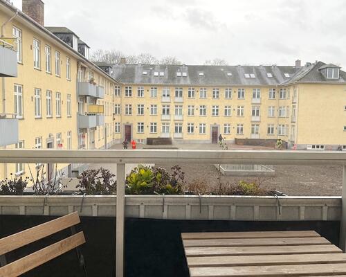 Skøn lejlighed med dejlig sydvendt altan