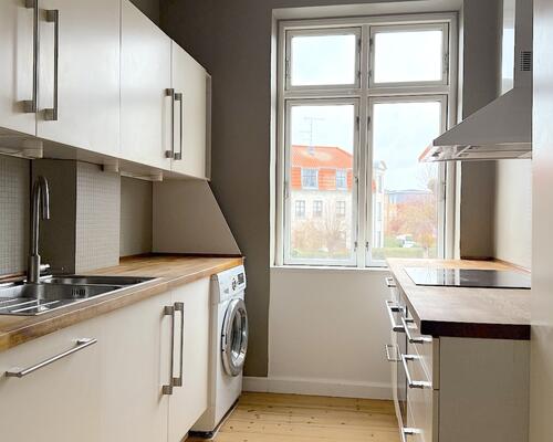 Skøn lejlighed med dejlig sydvendt altan