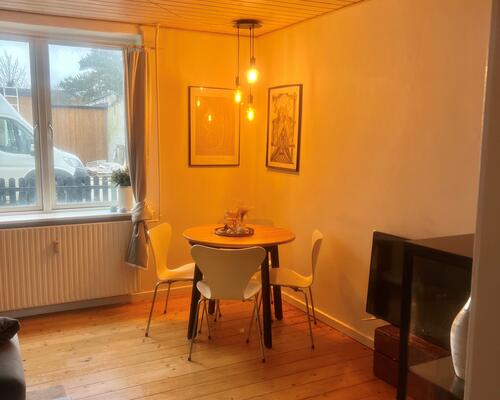 Dejlig lejlighed på en stille villavej