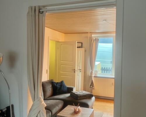 Dejlig lejlighed på en stille villavej