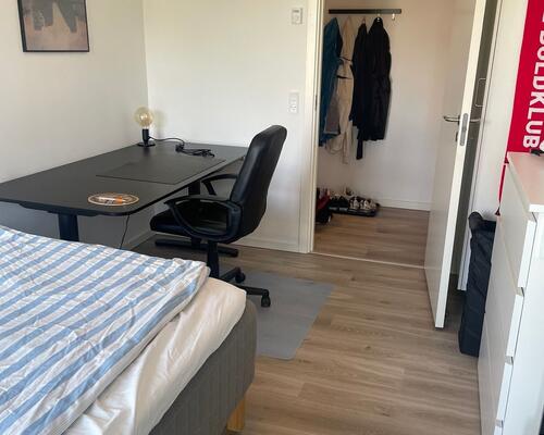 Lys og delevenlig 3-værelses med altan