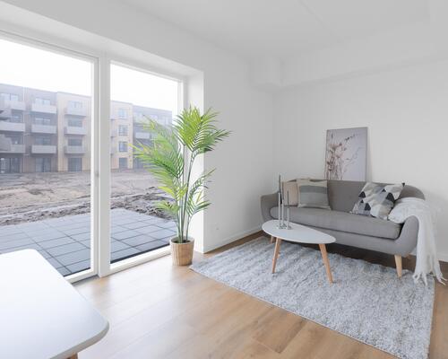 Denne nybyggede toværelses lejebolig tilbyder en moderne boligoplevelse med alt i hårde hvidevarer, blot en kort cykeltur væk fra Horsens centrum. Til boligen hører eget skur.