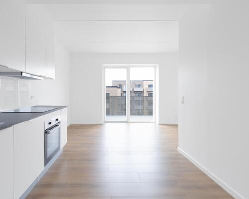 Denne nybyggede toværelses lejebolig tilbyder en moderne boligoplevelse med alt i hårde hvidevarer, blot en kort cykeltur væk fra Horsens centrum. Til boligen hører eget skur.