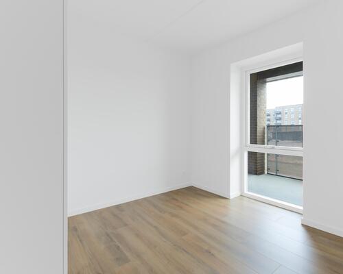 Denne nybyggede toværelses lejebolig tilbyder en moderne boligoplevelse med alt i hårde hvidevarer, blot en kort cykeltur væk fra Horsens centrum. Til boligen hører eget skur.