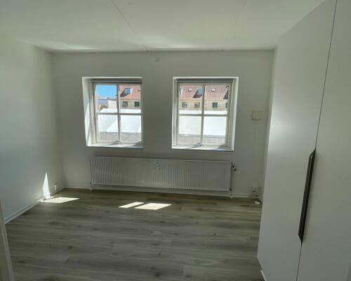 Nyrenoveret 2-værelses i to plan