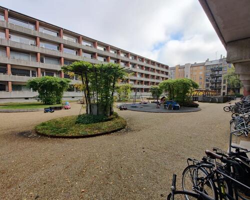 Dejlig lys lejlighed med altan | København N