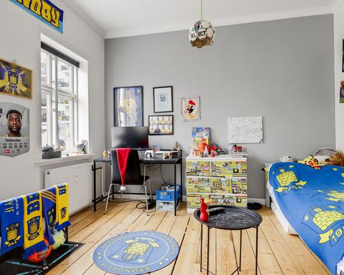 Stor 7-værelses lejlighed i stueplan ved byparken