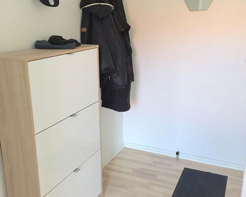 Renoveret 2-værelses lejlighed med fransk altan, tæt ved fjorden