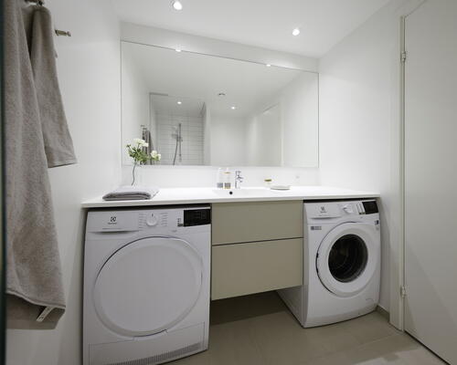 Nybygget 4-værelses lejlighed med altan og funktionel planløsning i Tingbjerg