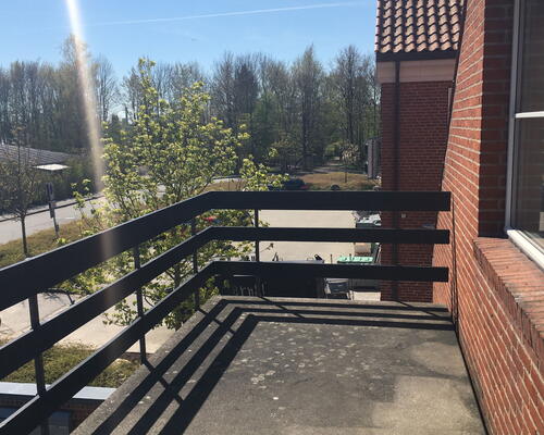 God stor 2 vær. lejebolig på 85 m2. oven på Ølby Centeret