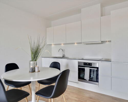 Lækker 2-værelses lejlighed med stor altan i et moderne byggeri