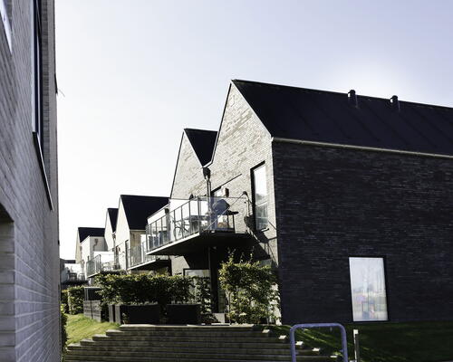 Egedal Stationsby - Spændende 5-værelses bolig i 2 plan med terrasse samt altan