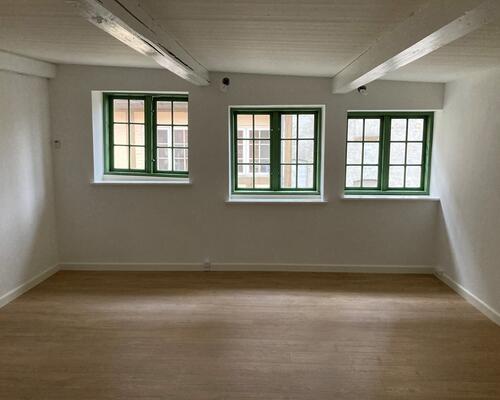 Nyetableret 2 vær. lejlighed i midtbyen, alt er nyt.