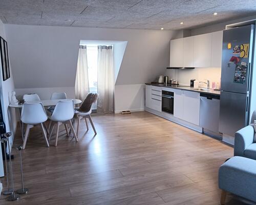 Nyrenoveret superlækker 3 vær. lejlighed tæt på centrum.