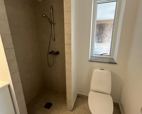 Stor 1 sals lejlighed på Flaskehalsen, 5240 Odense NØ udlejes.