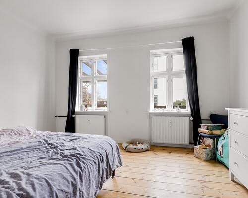 Stor 7-værelses lejlighed i stueplan ved byparken