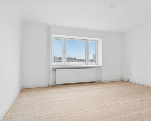 Central 2-værelses på 78 m2 med stor sydvendt altan, fjordkig og elevator - Gratis vask i Vaskeri, samt mulighed for medleje af p-plads