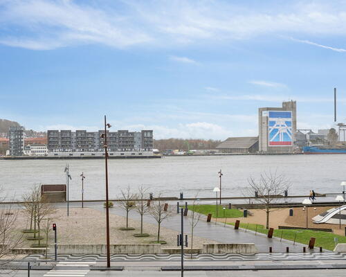 Central 2-værelses på 78 m2 med stor sydvendt altan, fjordkig og elevator - Gratis vask i Vaskeri, samt mulighed for medleje af p-plads