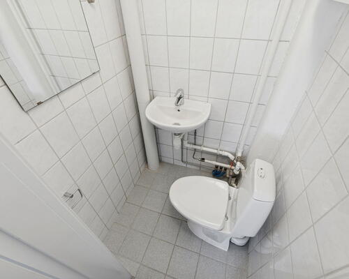 Central 2-værelses på 78 m2 med stor sydvendt altan, fjordkig og elevator - Gratis vask i Vaskeri, samt mulighed for medleje af p-plads