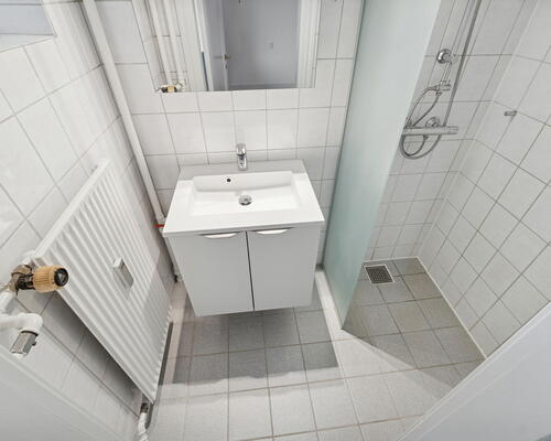 Central 2-værelses på 78 m2 med stor sydvendt altan, fjordkig og elevator - Gratis vask i Vaskeri, samt mulighed for medleje af p-plads