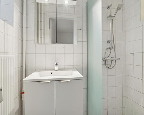 Central 2-værelses på 78 m2 med stor sydvendt altan, fjordkig og elevator - Gratis vask i Vaskeri, samt mulighed for medleje af p-plads