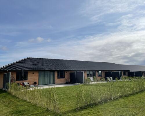 Skønt rækkehus med egen terrasse og have