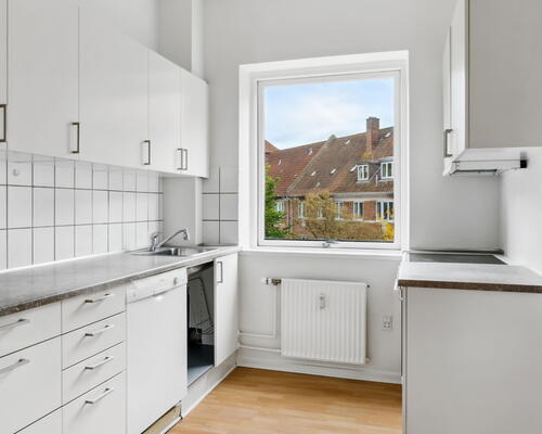 Velindrettet 4 værelses - KUN 1 MÅNEDS DEPOSITUM