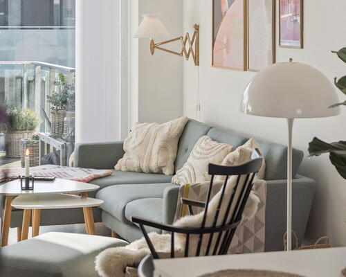 Lys 2-værelses med altan, udsigt og tagterrasse i Nørresundby – elevator og parkering