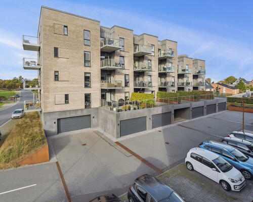 Lys 2-værelses med altan, udsigt og tagterrasse i Nørresundby – elevator og parkering