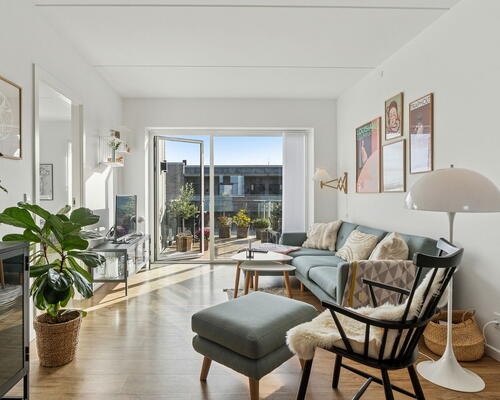 Lys 2-værelses med altan, udsigt og tagterrasse i Nørresundby – elevator og parkering