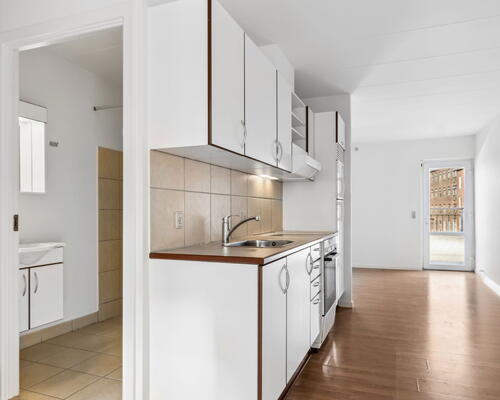 Delevenlig, charmerende og moderne bolig med altan i Odense C!