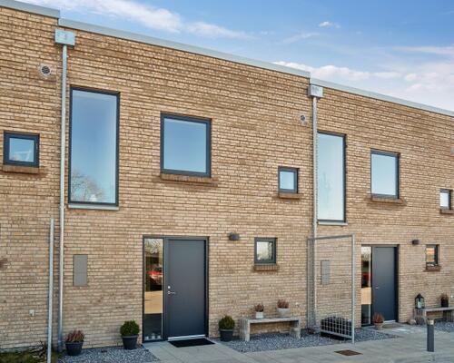 Nyere 4 værelses rækkehus udlejes i Højbjerg.