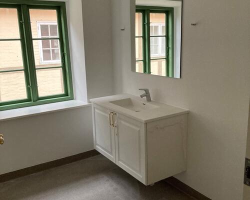 Nyetableret 2 vær. lejlighed i midtbyen, alt er nyt.