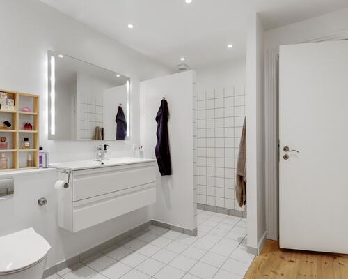 Stor 7-værelses lejlighed i stueplan ved byparken