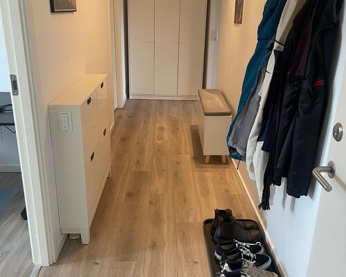 Lys og delevenlig 3-værelses med altan