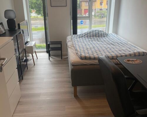 Lys og delevenlig 3-værelses med altan