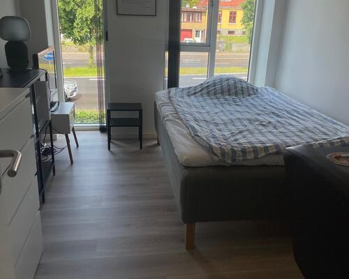 Lys og delevenlig 3-værelses med altan