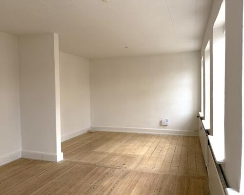 Lækker lys 3 værelses lejlighed på stille lukket vej centralt i Nyborg – 84 Kvm