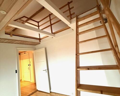 Hyggelig 2-værelses lejlighed med hems