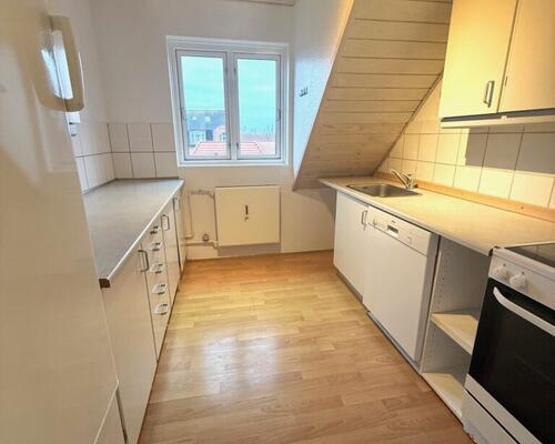 Hyggelig 2-værelses lejlighed med hems