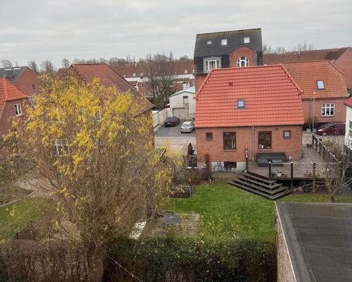 Hyggelig 2-værelses lejlighed med hems