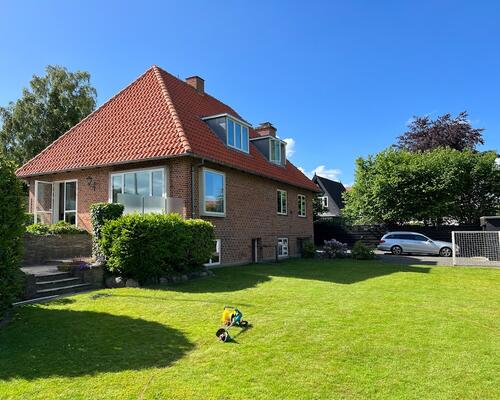 Stor villa fuldt møbleret | Horsens