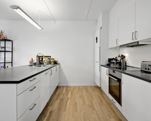 Stor 4-værelses lejlighed med altan på Eternitten