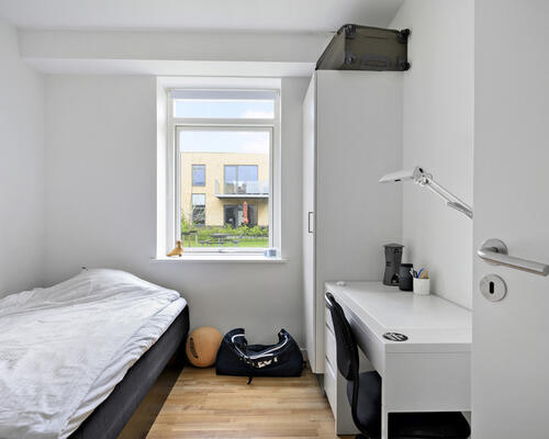 Stor 4-værelses lejlighed med altan på Eternitten