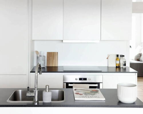 Indbydende 3-værelses lejlighed med funktionel indretning, moderne køkken-alrum og hyggelig terrasse ud mod gården - Ingen bindingsperiode!