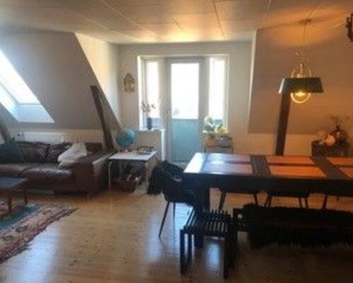 Nydelig 2. værelses lejlighed i god ejendom